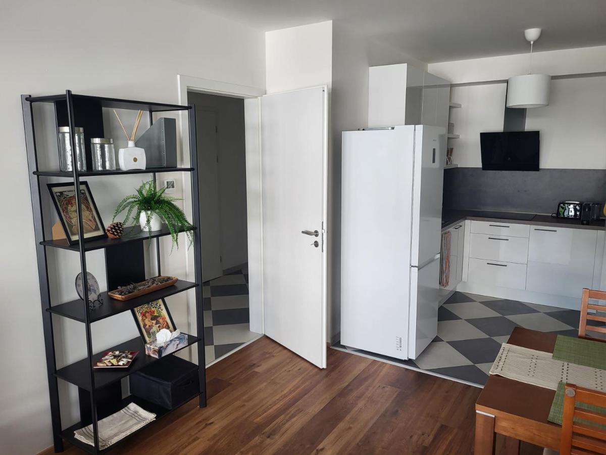 New Apartment In Karlin, Praha 8, Close To Center Eksteriør billede