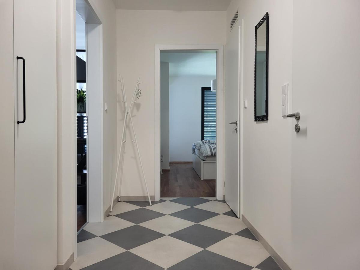 New Apartment In Karlin, Praha 8, Close To Center Eksteriør billede